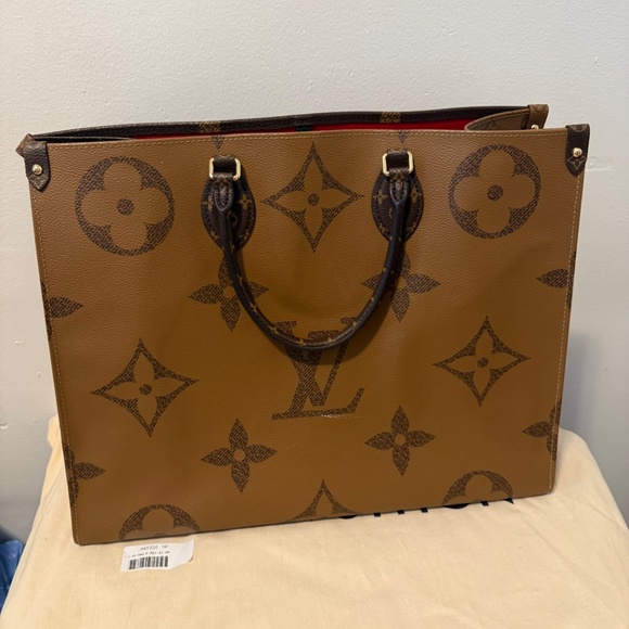 Louis Vuitton GIANT OnTheGo GM Tote - Picture 2 of 8